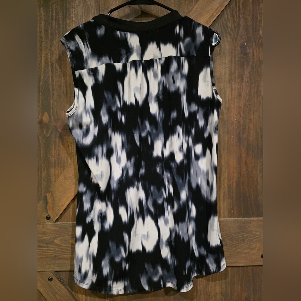 GNW Black and White Sleeveless Women's Top Size Medium - Picture 3 of 4